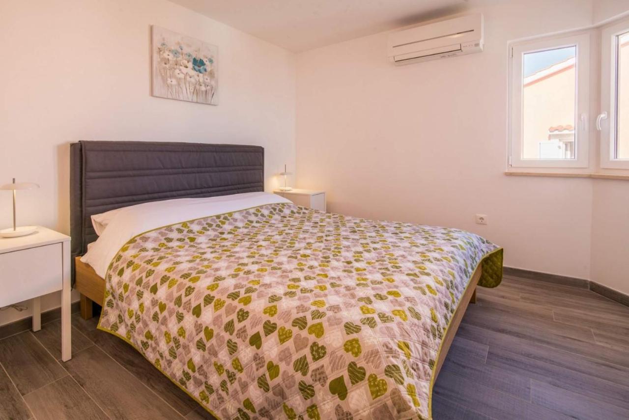 Apartman Zoe Vrbnik Buitenkant foto